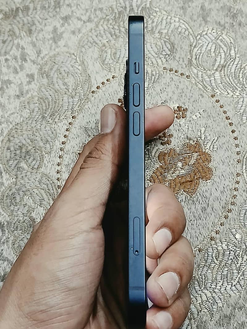 Apple iPhone 13 4