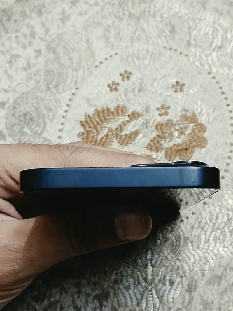 Apple iPhone 13 5