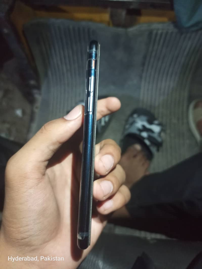 Apple iPhone SE 3rd generation 4