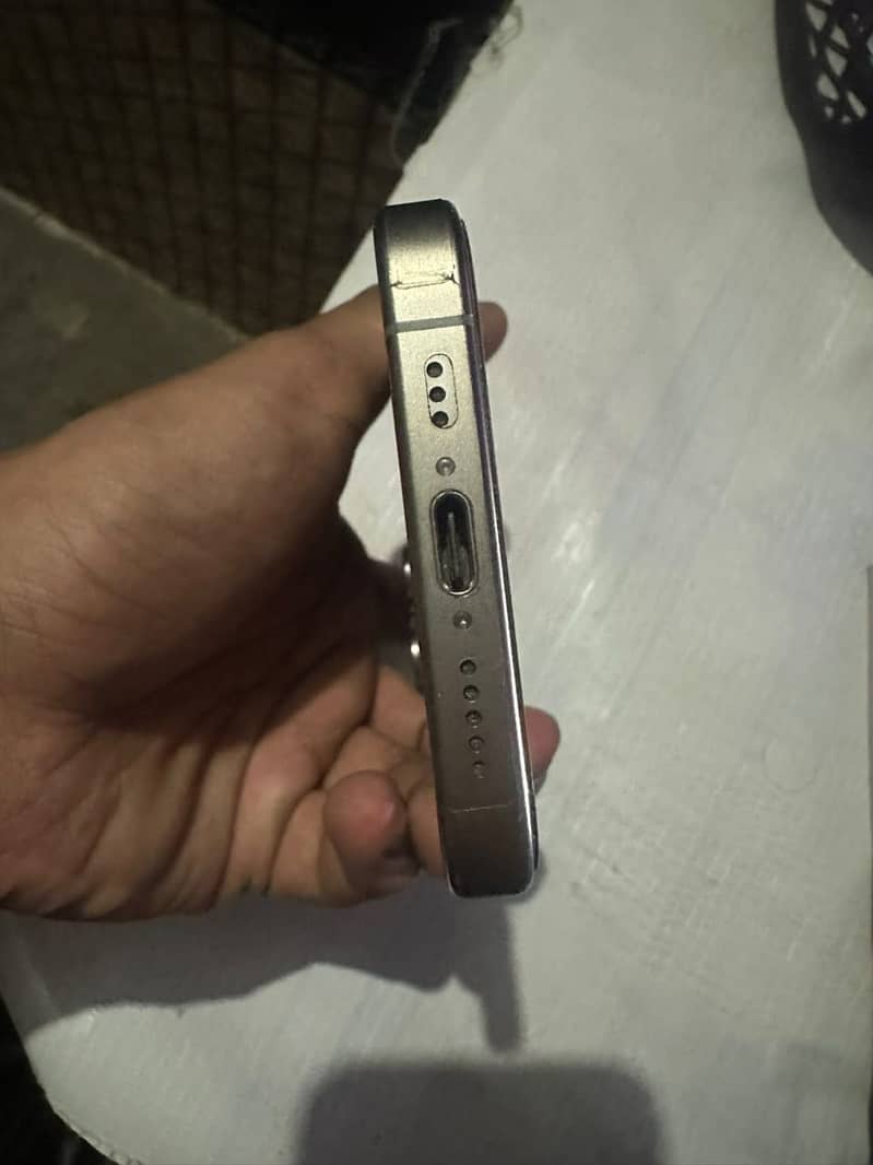 Apple iPhone 15 Pro 2