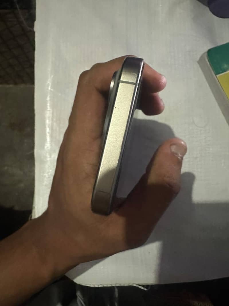 Apple iPhone 15 Pro 3