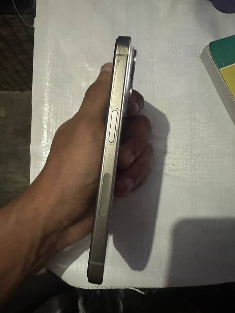 Apple iPhone 15 Pro 6