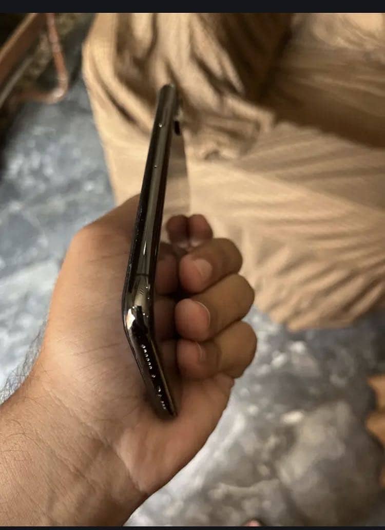 Apple iPhone XS 3