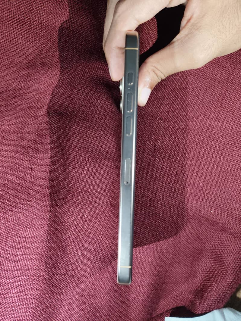 Apple iPhone 16 Pro Max 3