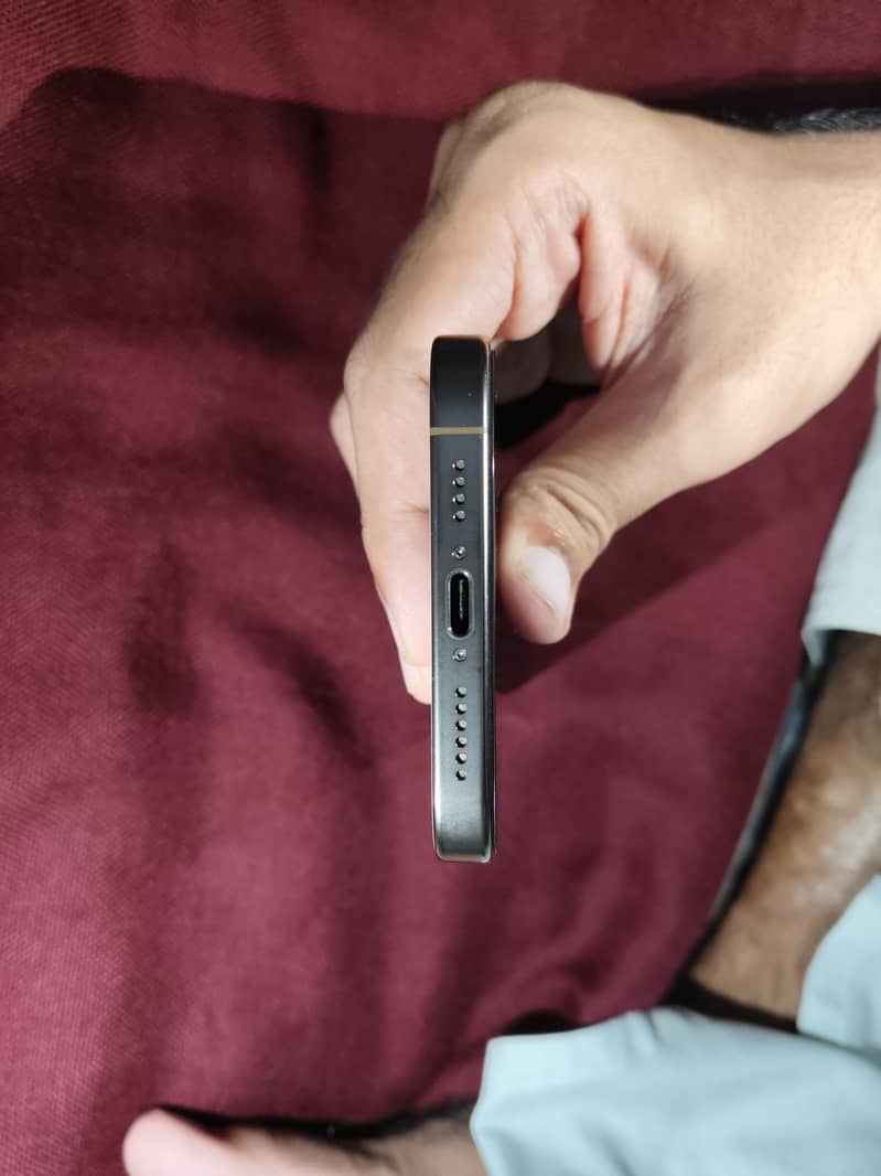 Apple iPhone 16 Pro Max 5