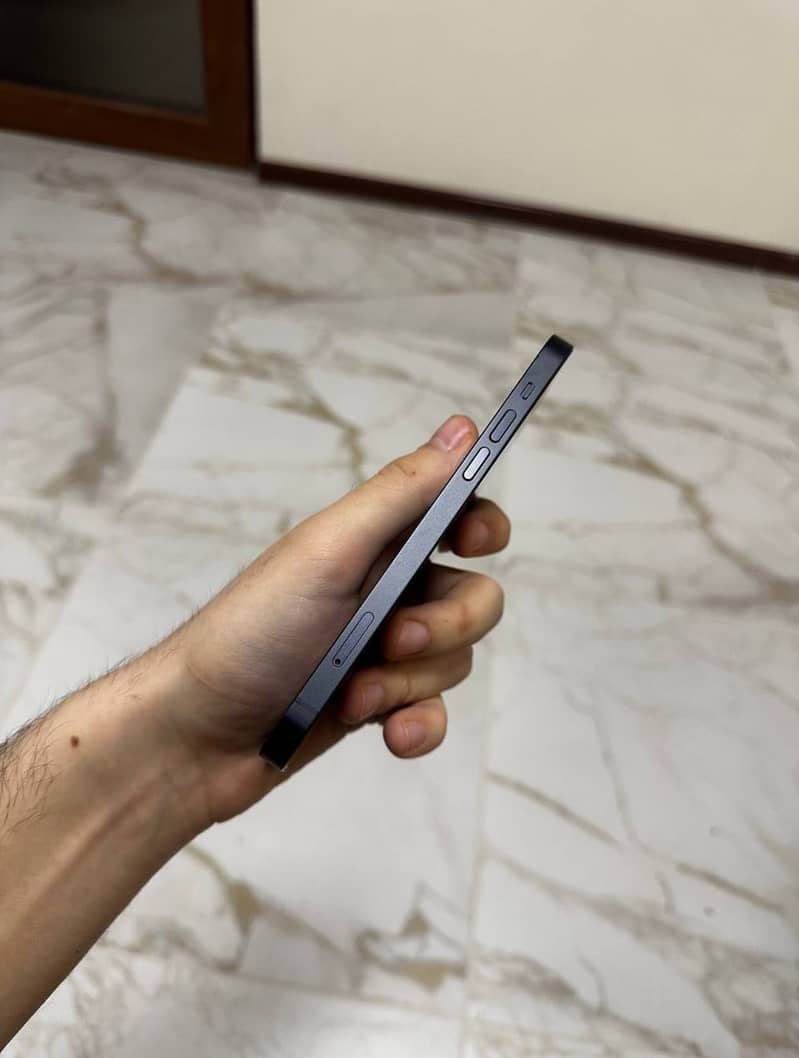 Apple iPhone 12 2