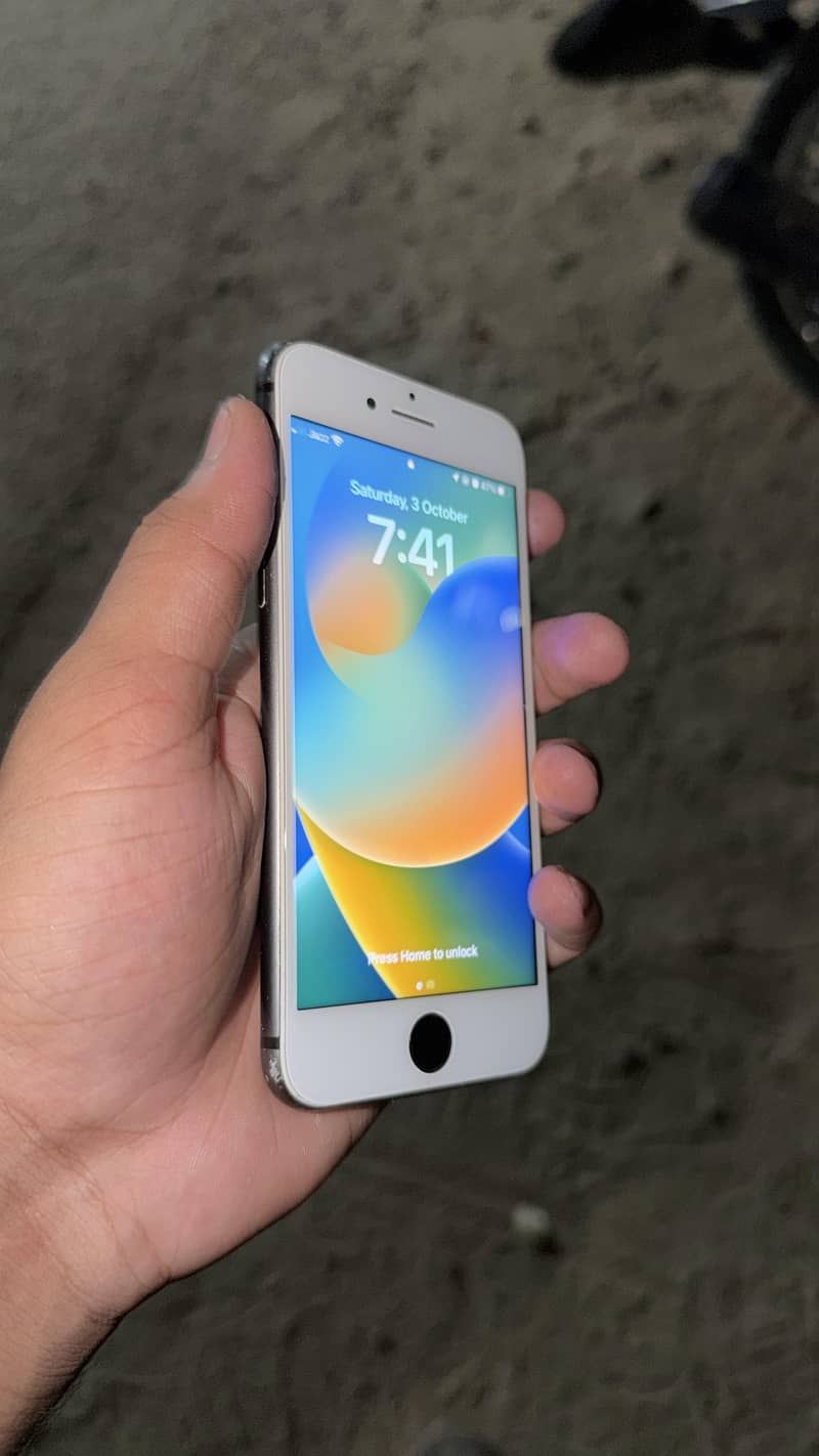 Apple iPhone 8 1
