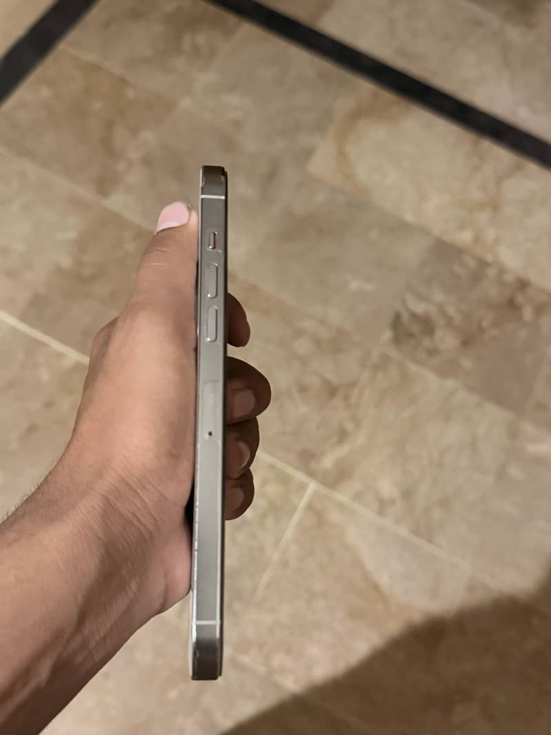 Apple iPhone 14 Pro Max 4