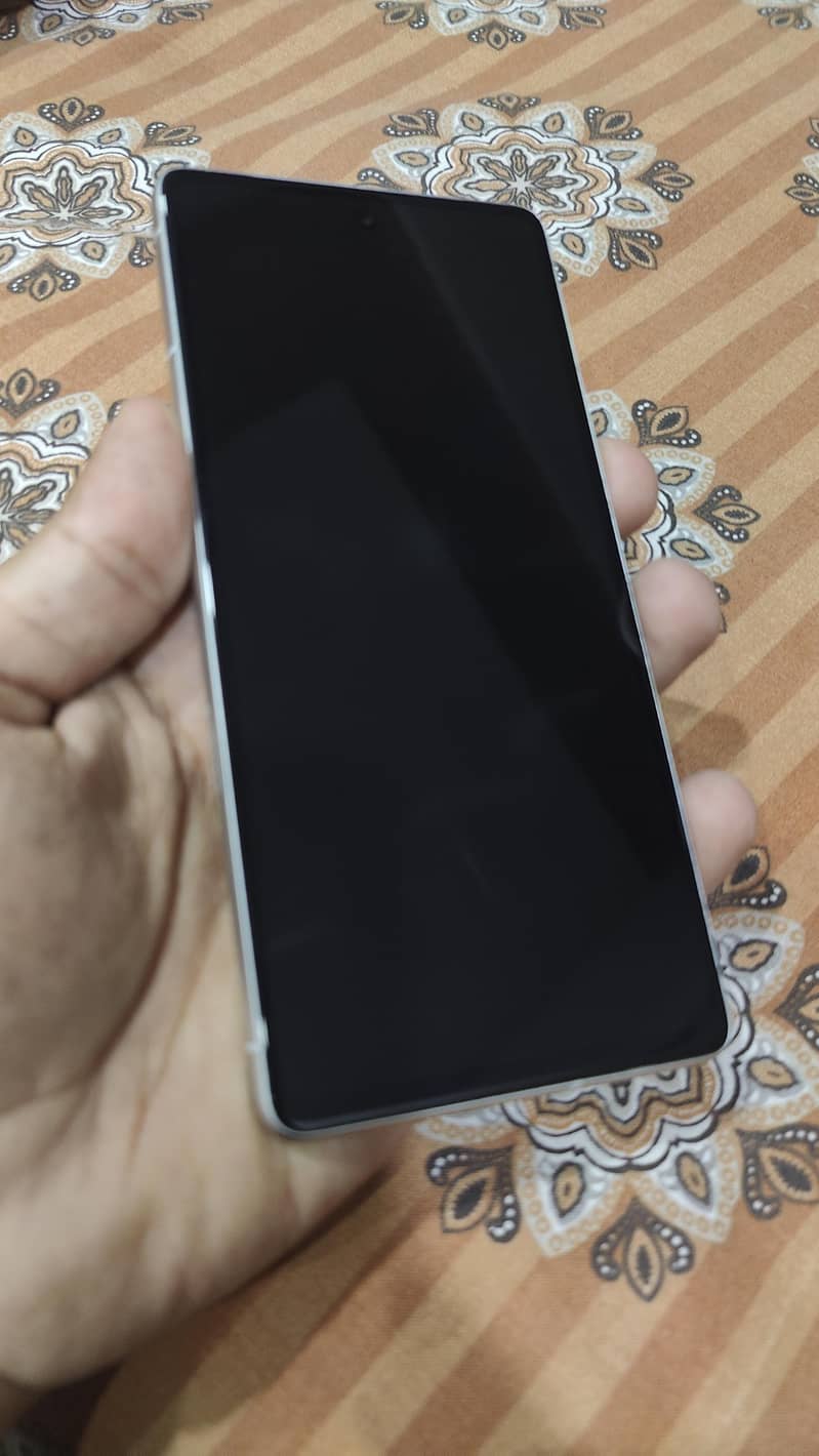 Google Pixel 7 4