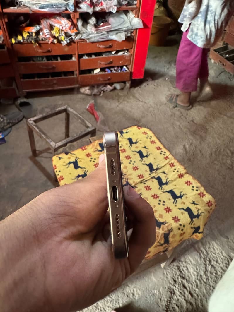 Apple iPhone 16 Pro Max jv 4