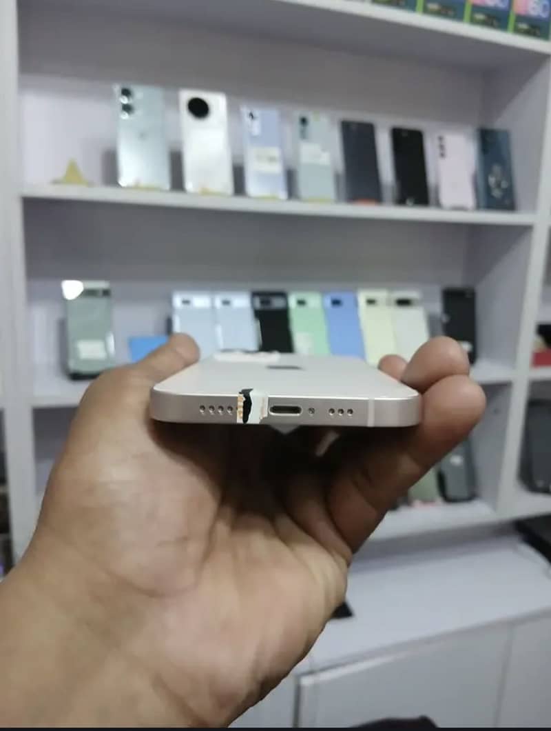 Apple iPhone 13 2