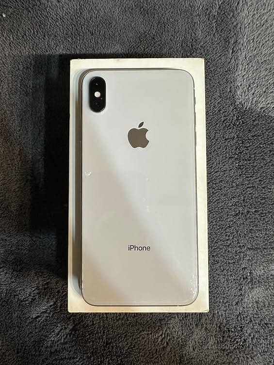 Apple iPhone XS Max 1
