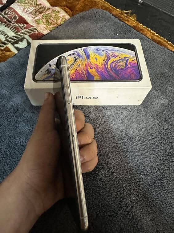 Apple iPhone XS Max 7
