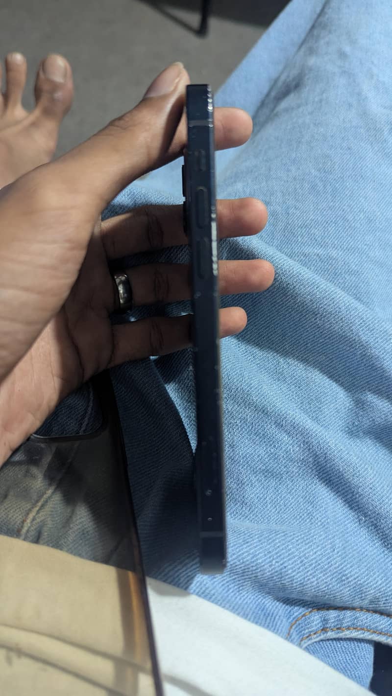 Apple iPhone 12 4