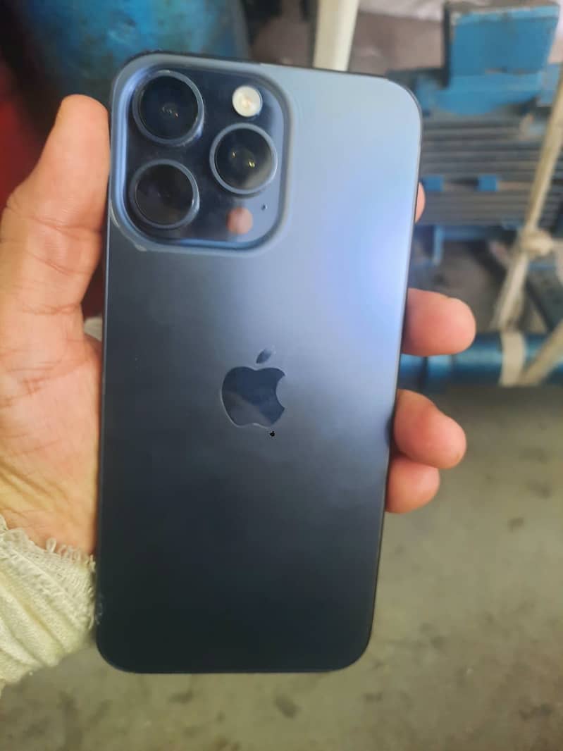 Apple iPhone 15 Pro Max 2