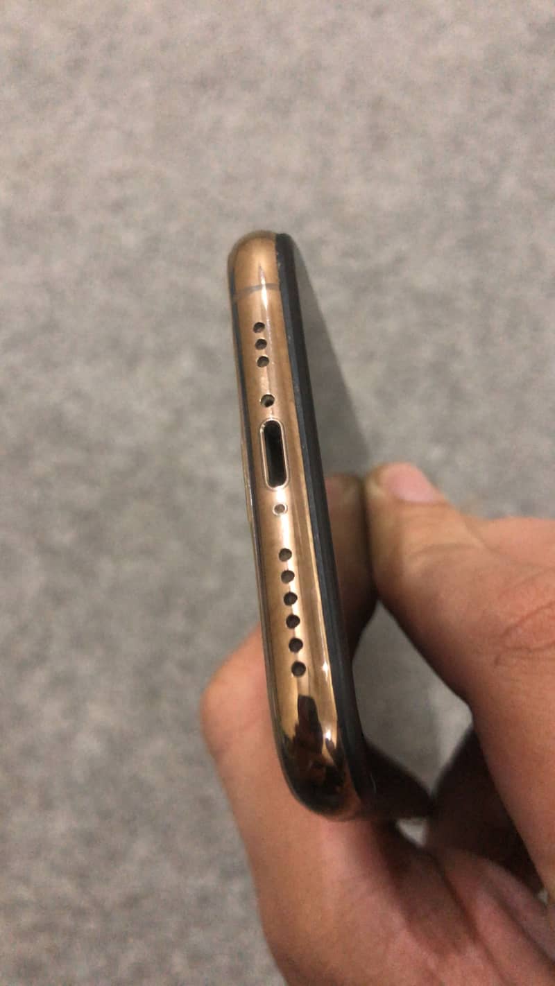 Apple iPhone XS 3