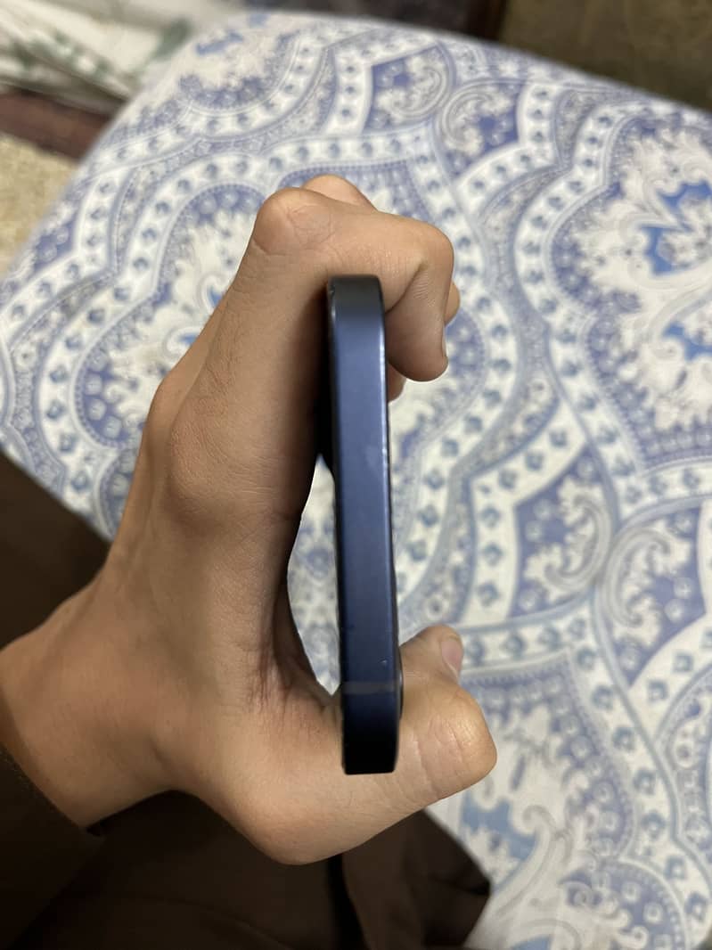 Apple iPhone 12 3