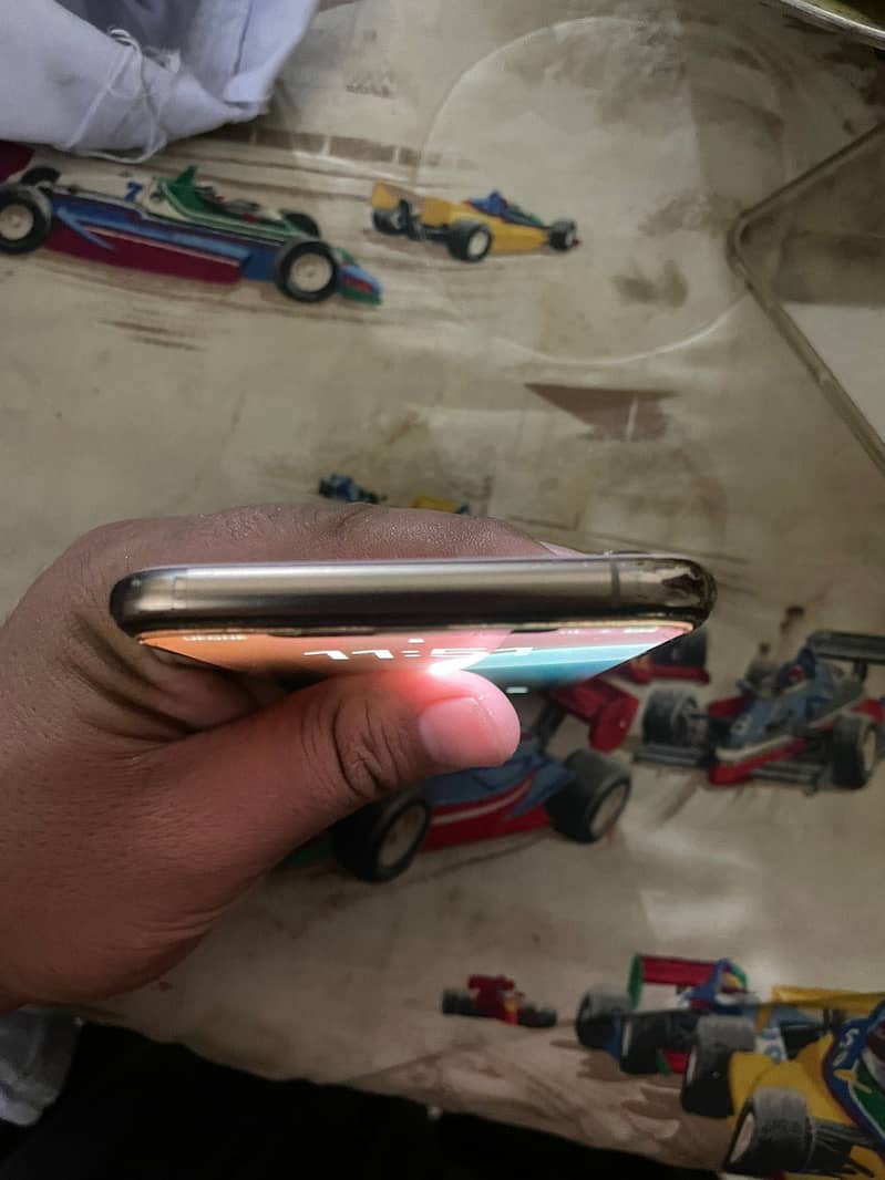 Apple iPhone XS Max 0