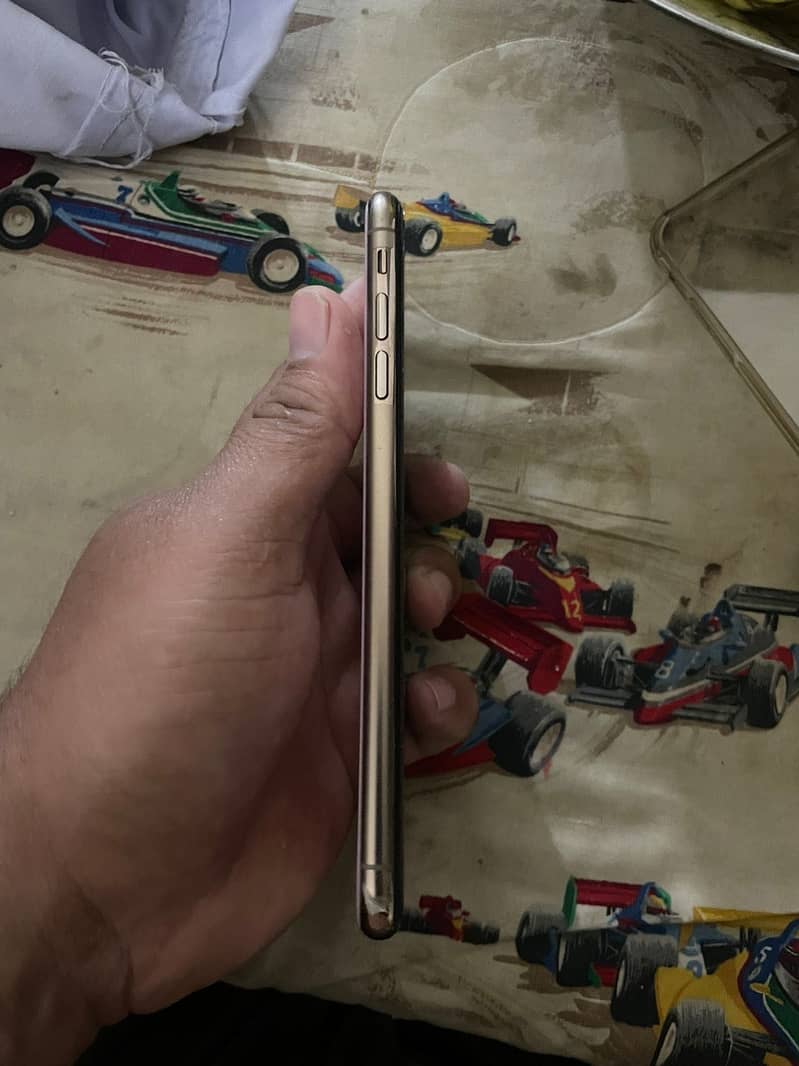 Apple iPhone XS Max 3