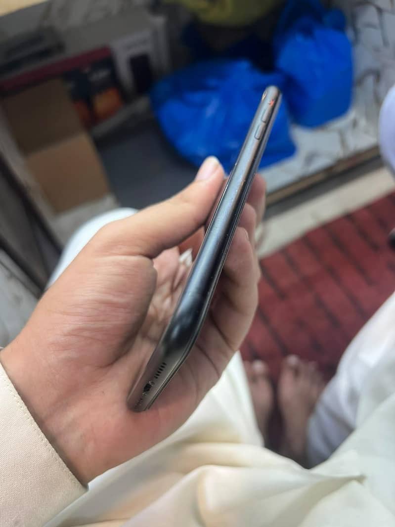 Apple iPhone XR 4