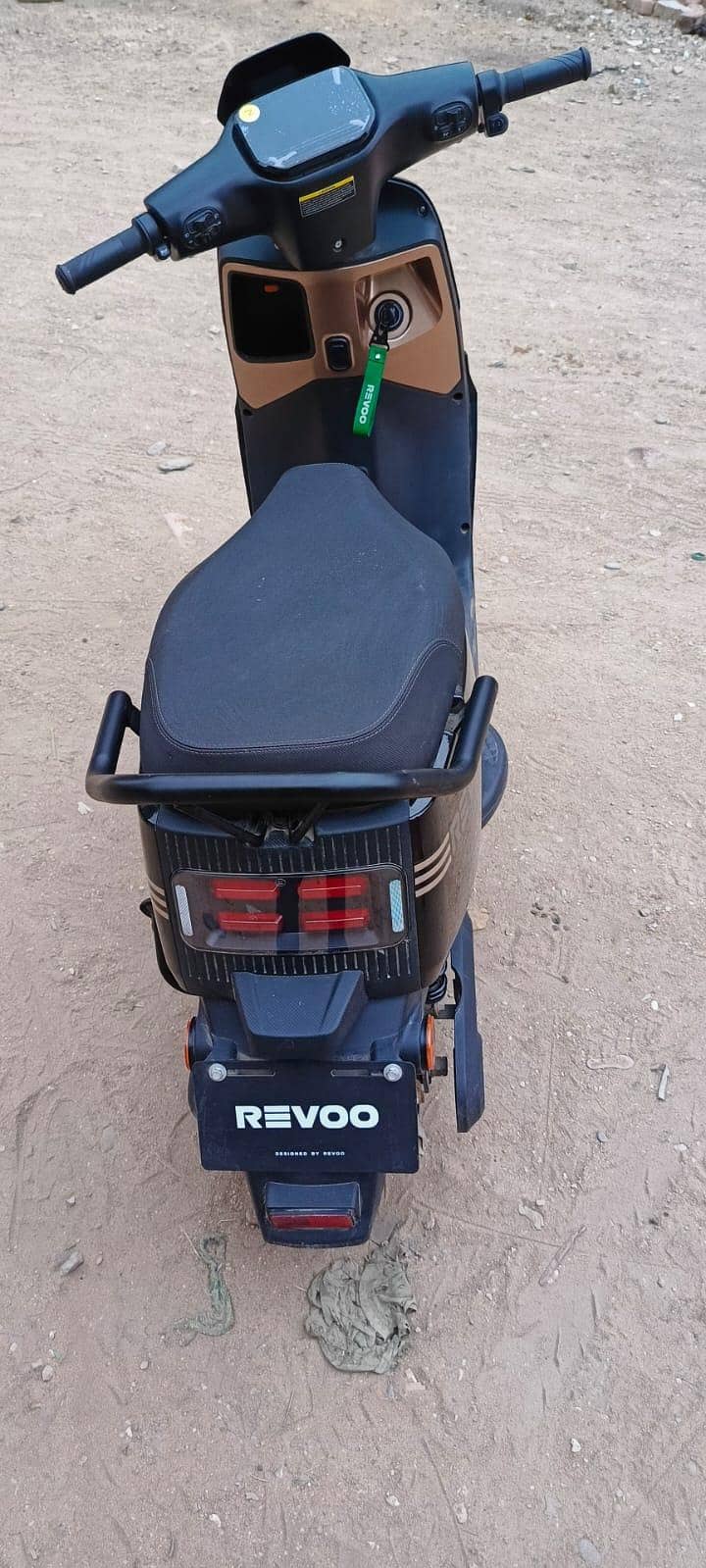 Revoo A11 3