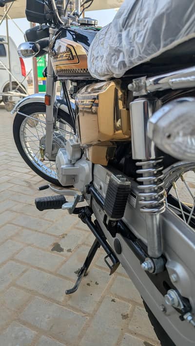 Honda Cg 125 Black Gold Edition