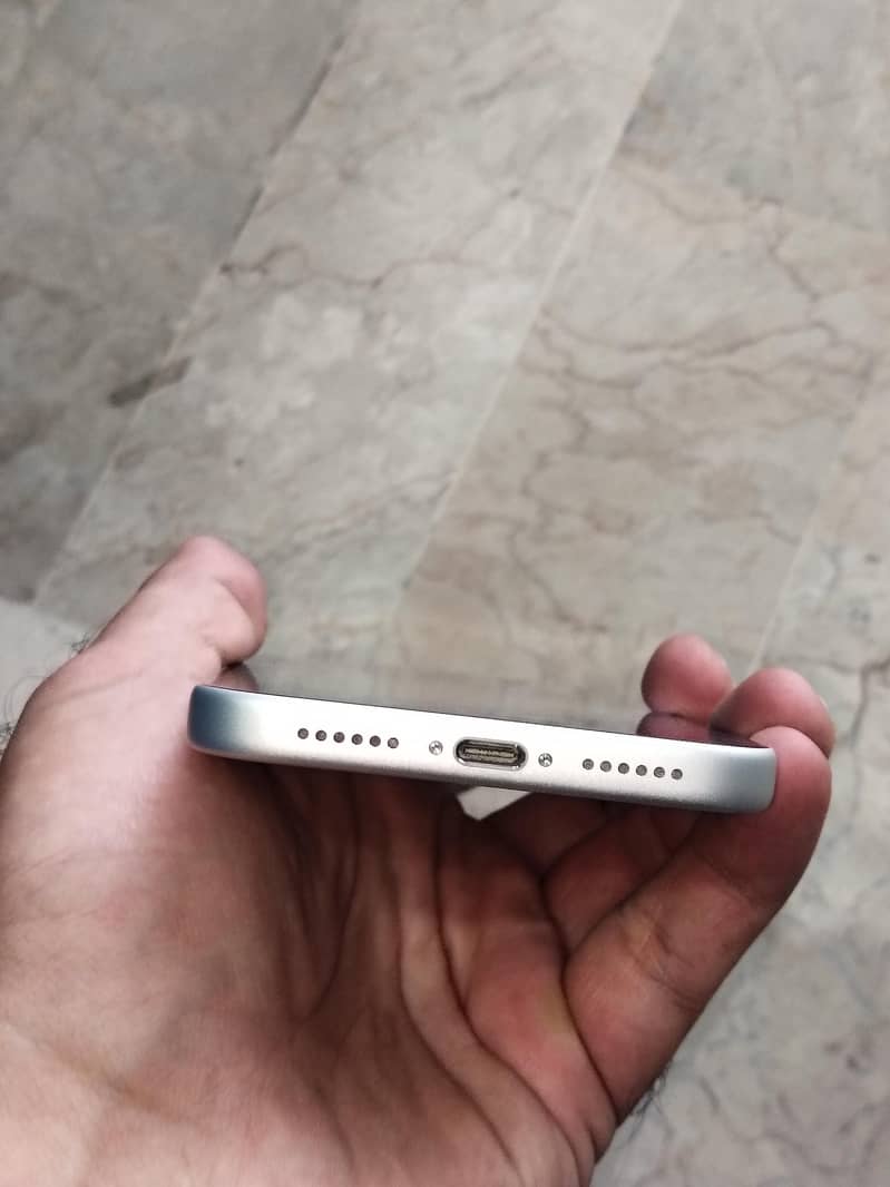 Apple iPhone 17 Pro Max 4