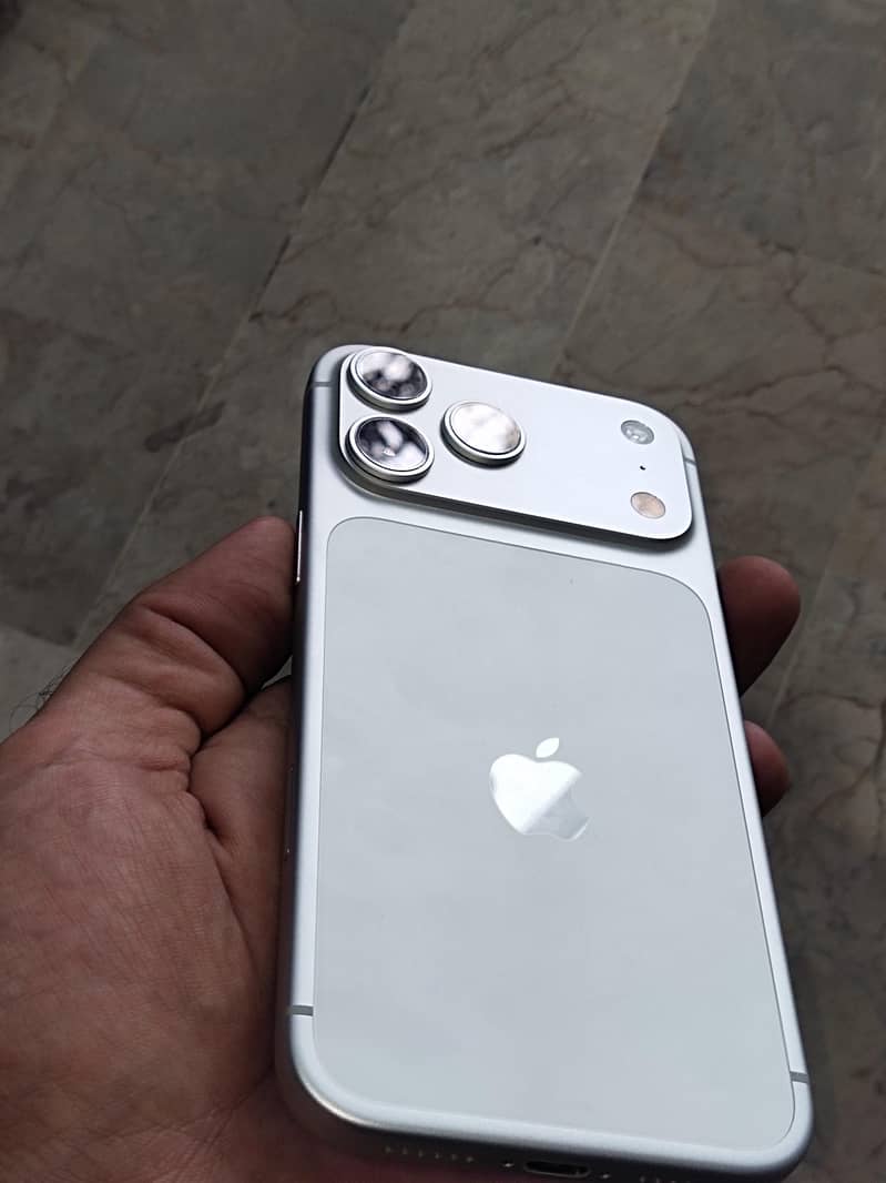 Apple iPhone 17 Pro Max 5