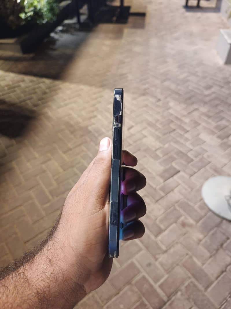 Apple iPhone 13 2