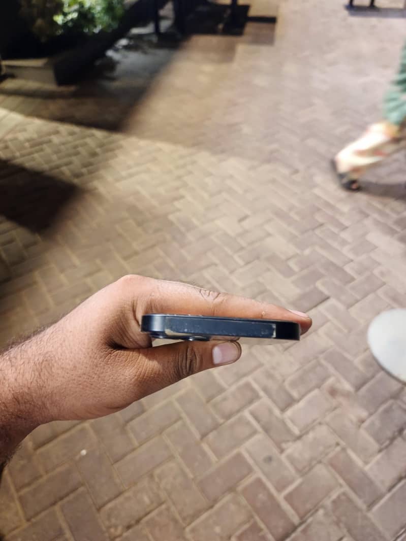 Apple iPhone 13 4