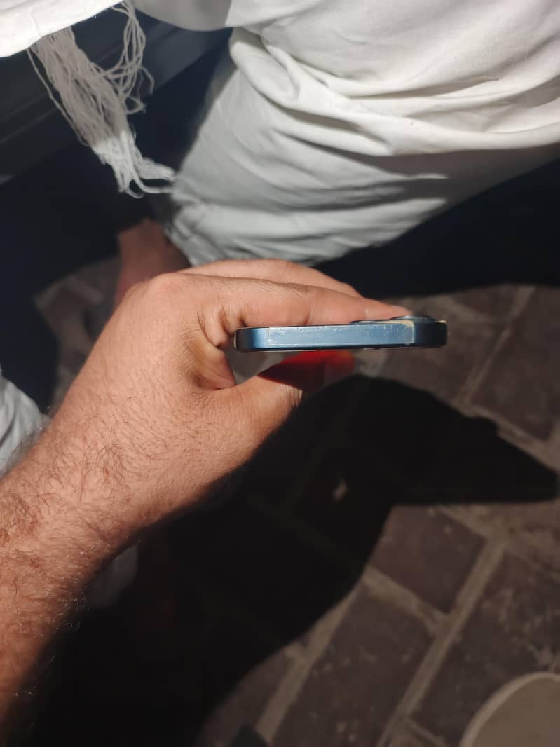 Apple iPhone 13 6
