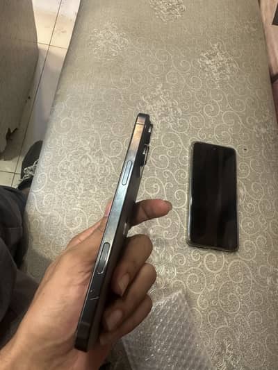 Apple iPhone 16 Pro Max iCloud lock for parts use