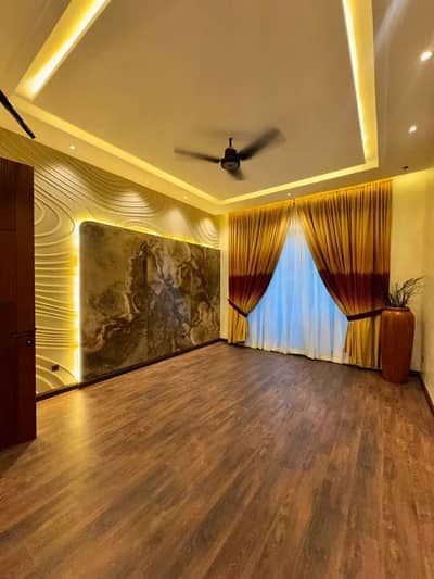 1 Kanal upper portion for rent with sui gass
