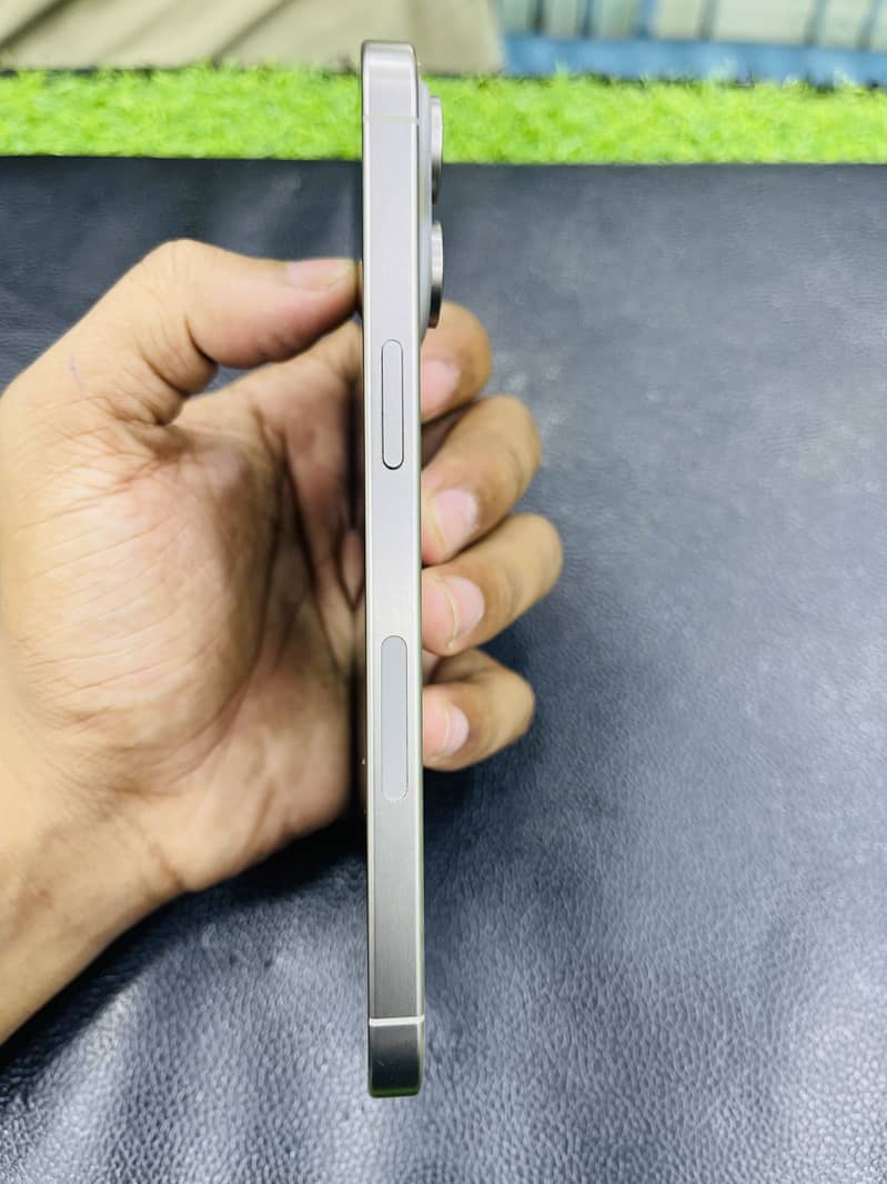 Apple iPhone 15 Pro Max 1