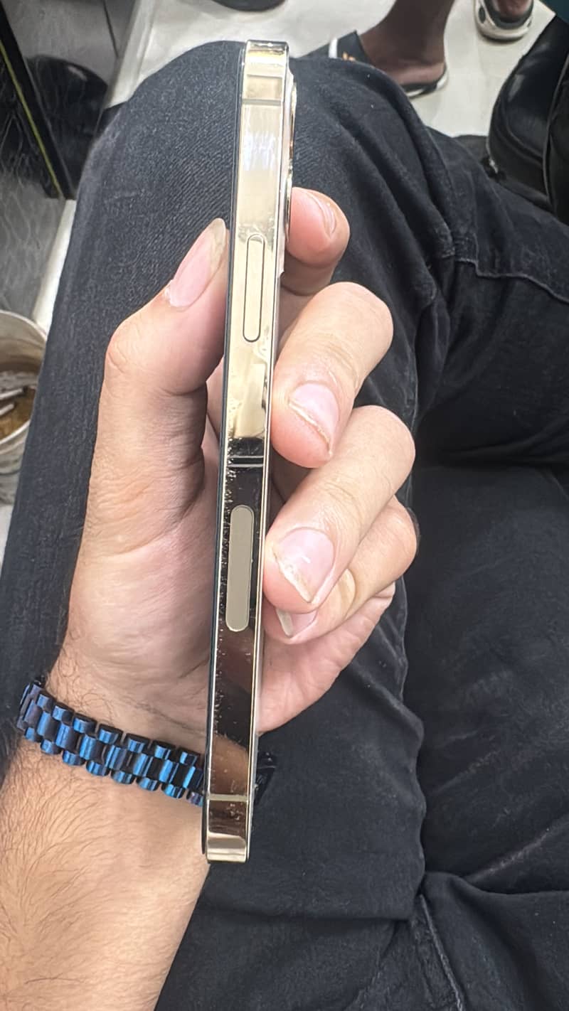 Apple iPhone 12 Pro 2