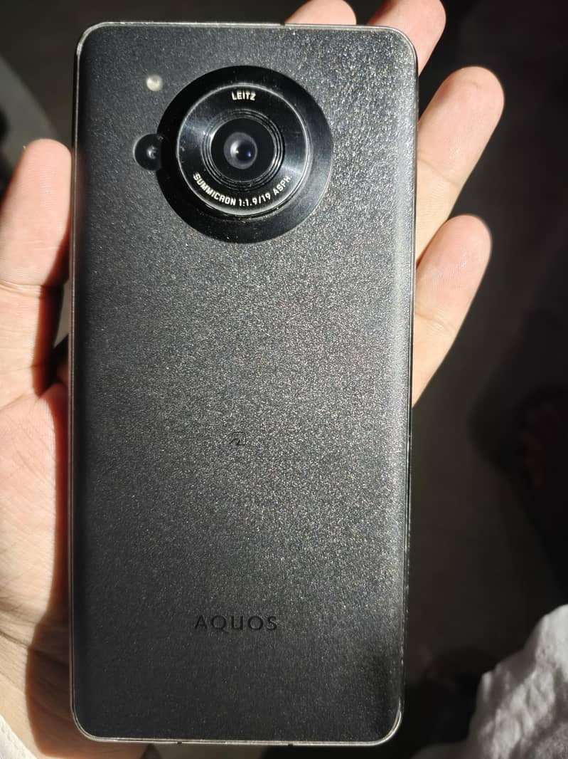Aquos R7 2