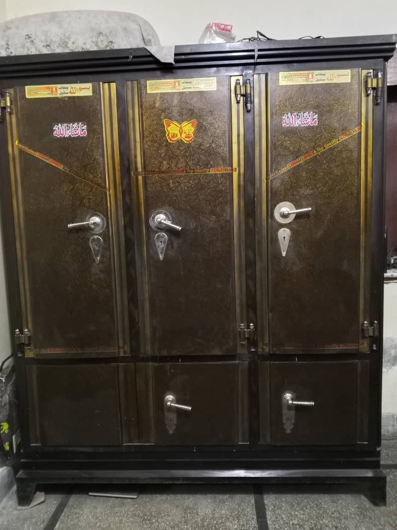 safe almri good condition 0