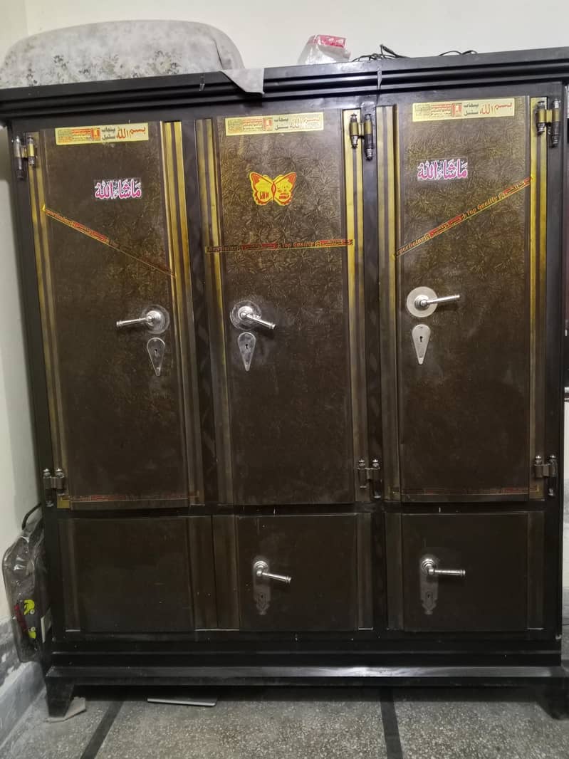 safe almri good condition 1