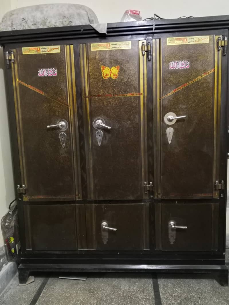 safe almri good condition 2