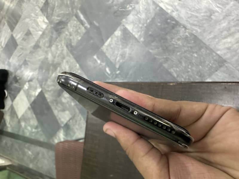 Apple iPhone 11 Pro Max 6