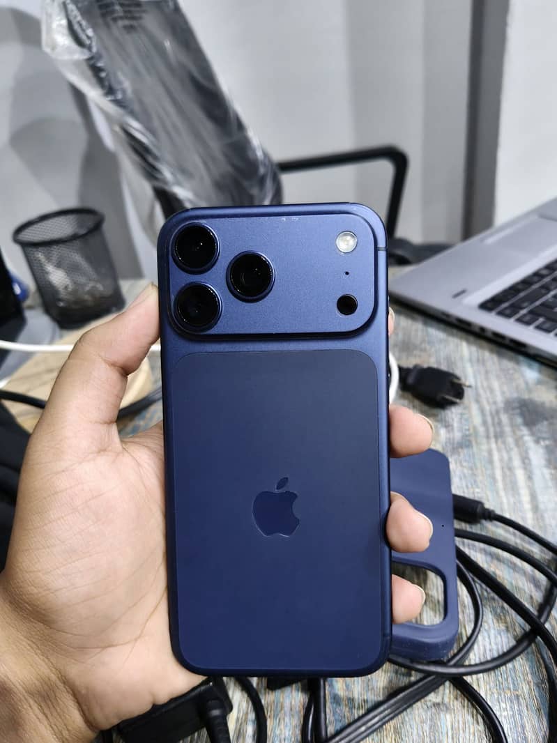 Apple iPhone 17 Pro Max 0