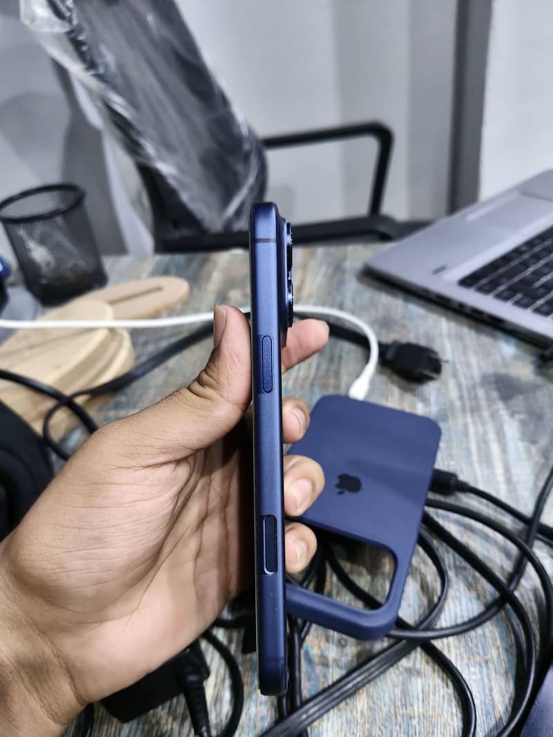 Apple iPhone 17 Pro Max 2
