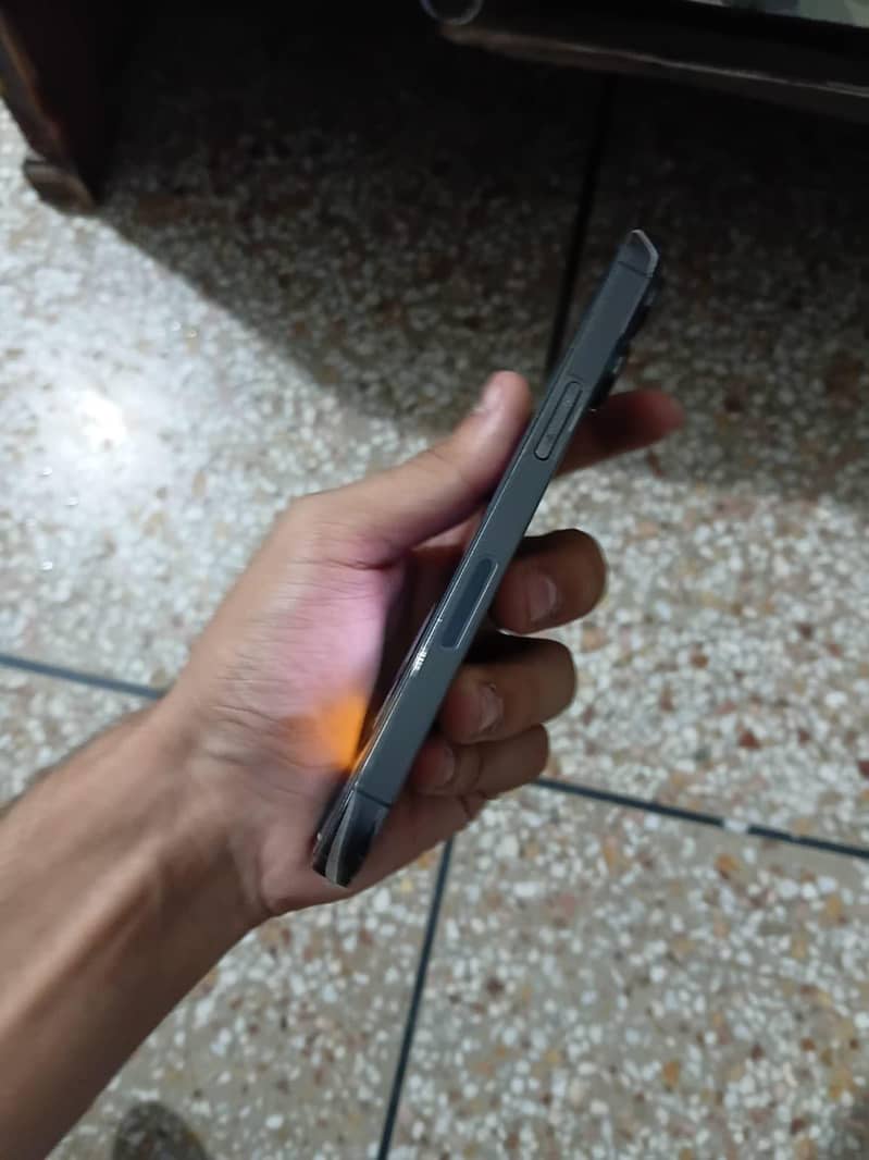 Apple iPhone 13 Pro 4