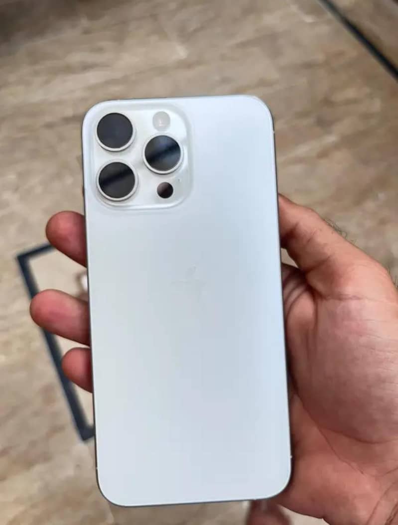 Apple iPhone 15 Pro Max 1
