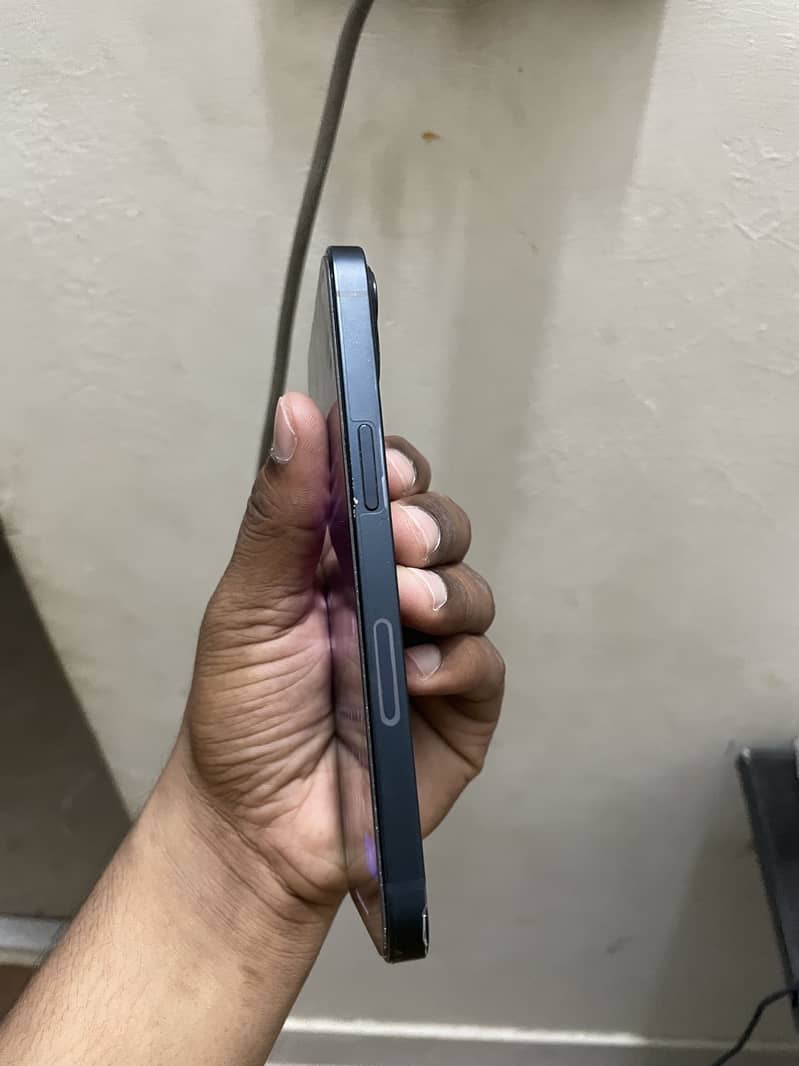 iPhone 13 3