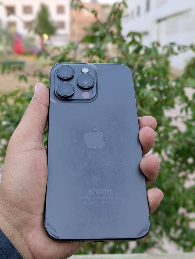Apple iPhone 15 Pro Max 3