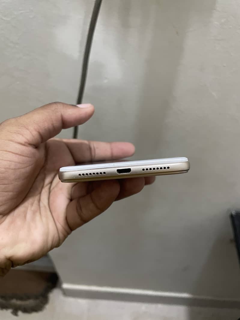 OPPO A37 2