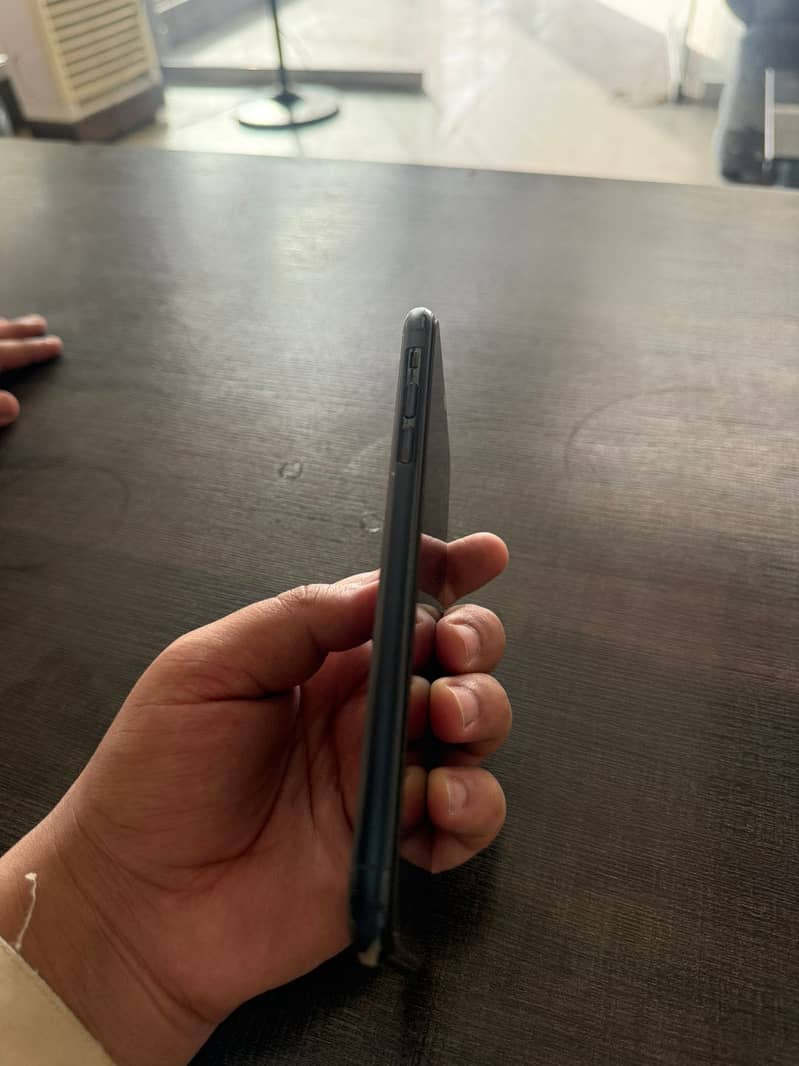 Apple iPhone 11 Pro Max 2