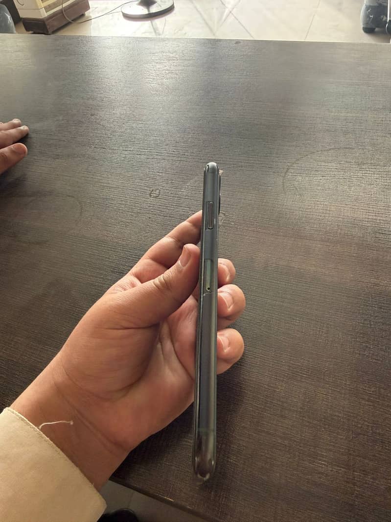 Apple iPhone 11 Pro Max 3
