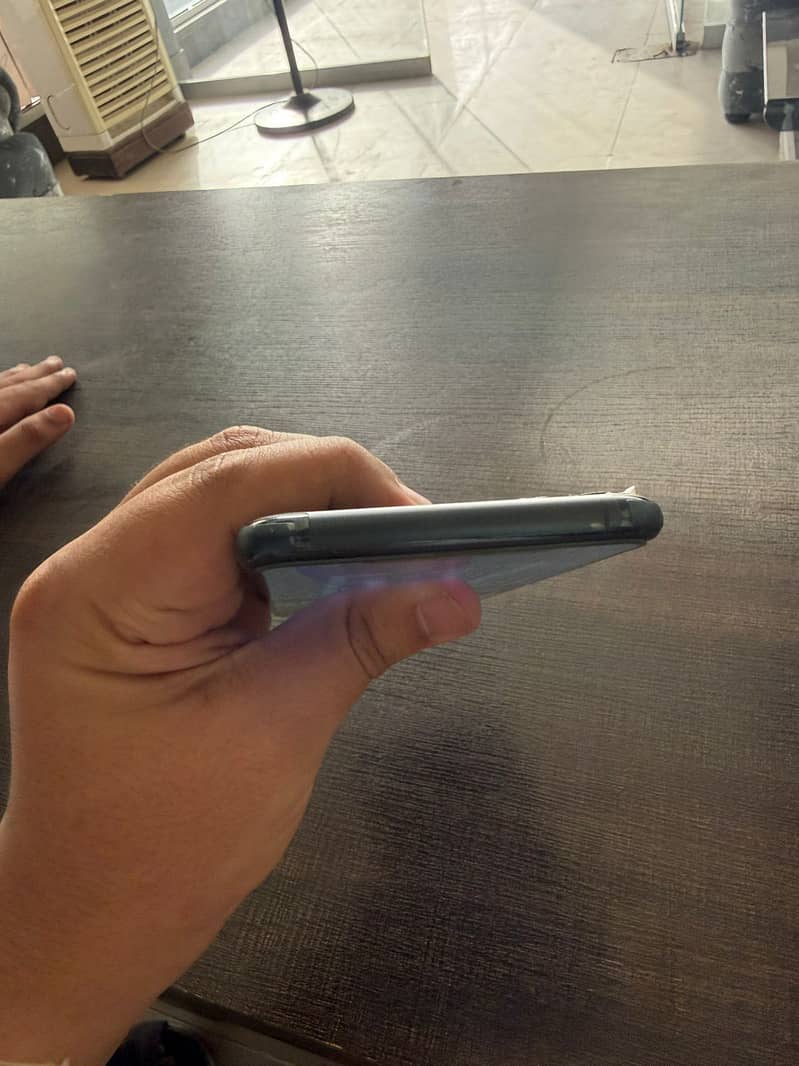 Apple iPhone 11 Pro Max 4
